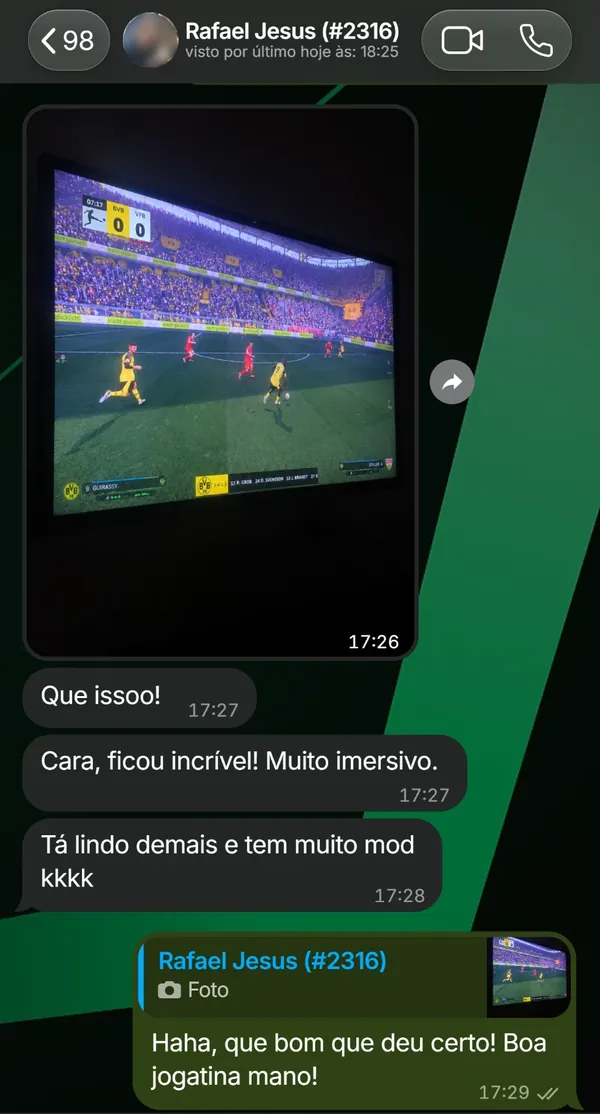 Conversa no WhatsApp: Rafael manda a foto do jogo com o patch e escreve "Cara, ficou incrível! Muito imersivo. Tá lindo demais e tem muito mod".